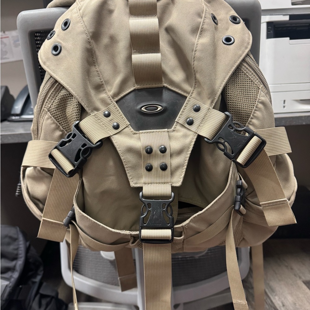 Vintage Oakley Icon backpack in discontinued colorway